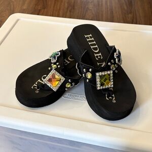 Hiden Sol Black Sandals with Gem Accents